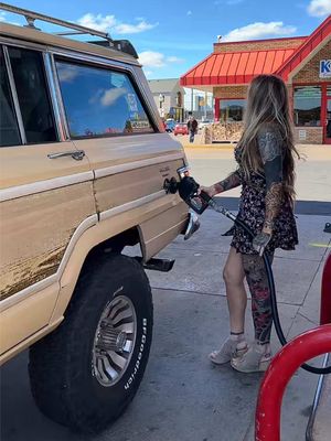 Yeah I don’t like this lol #jeepwagoneer #fullsizejeep #alexisxj 