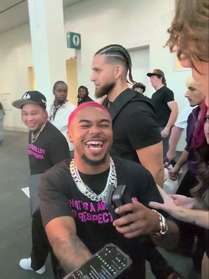 Im always running into my favorite celebrities 😂😂😂😂