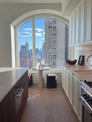 I can’t wait to finish decorating this little breakfast nook 🥹 I’m so in love already #nyc 