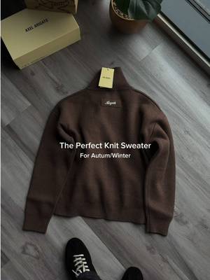 The Perfect Knit Sweater For Autumn/Winter - @Axel Arigato 🧶 AD | Knitted from a soft wool-blend. It has a classic zip-up profile finished with logo embroidery at the back.  #axelarigato #knittedsweaters #mensouterwear #autumnfashion #streetwear