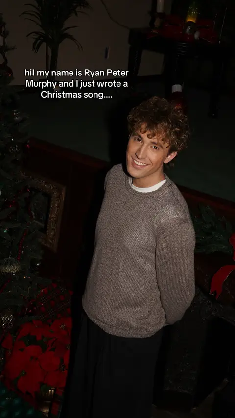 it’s called “Christmas in New England” and it’s out Friday 🎄🎅🏻 #singing #christmas #boston #franksinatra #jazz 