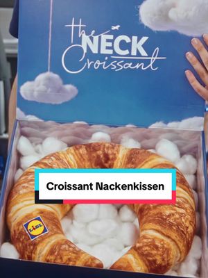 Manche Airlines verteilen Snacks. Wir überraschen die Passagiere mit Croissants. 🥐 Aber wir reden nicht von irgendeinem Croissant, sondern dem ✨Lidl Croissant Nackenkissen✨ @Riiton wann verraten wir, was wir damit vorhaben???