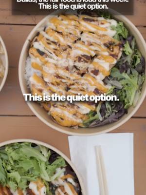 Skipping the chaotic fair lines and huge crowds for a hot, comforting rice bowl delivered straight to your door is low-key the smartest decision this weekend. 🤤 Tucking into crispy chicken over warm, fluffy rice with extra house-made sauce lets you enjoy pure food bliss without all the noise. ✨ 📍 Location: 921 W Commerce St, Dallas, TX 75208 Mon–Fri · 10 AM – 11 PM Sat–Sun · 5 PM – 11 PM Order your quiet meal directly at bowlsofrice.com. 📦#bowlsofrice #bowlsofricedallas #dallastx #commercestreet #dallasghostkitchen