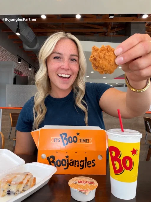 #bojanglespartner BOJANGLES BOXES ARE BACK for spooky season 👻 I’m loving the Bo Bites with honey mustard! Have y’all tried them? @Bojangles 🤤 #charlotte #cltfood #ncfood #northcarolia 
