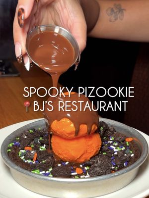 #BJsRestaurantPartner The crack is the best part. You can’t convince us otherwise 👻🍪 @bjsrestaurants ‘ Spooky Pizookie is sooo back!!! It starts with a warm Cookies ’N’ Cream cookie, then comes vanilla bean ice cream, Oreo crumbs + Halloween sprinkles, AND a chocolate shell you get to crack.  We’re already thinking about the next one 😂  Spooky season starts when you crack into one. And it’s only here for a limited time, so get yours before it’s gone! Ib:CaseyJohnson
