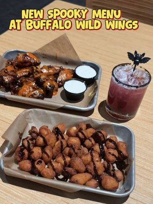 Buffalo Wild Wings has a HALLOWEEN MENU?! 🎃👀 From spooky drinks to wings and sweet treats, their limited-time Fright Feast menu is here! @Buffalo Wild Wings  #bwwpartner #bww #chickenwings 