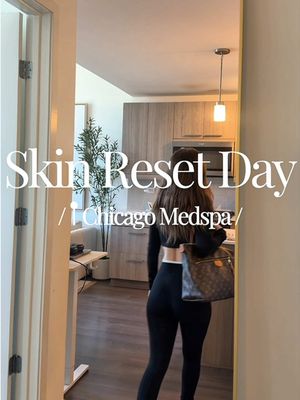 If you needed a sign to book that facial, let this be it. 🧖🏻‍♀️✨ Book through my bio & make sure to use code “LILI10” for 10% off your first facial! 🤍 @Chicago Medspa  #ChicagoMedspa #ChicagoFacial #ChicagoBeauty #SelfCare 