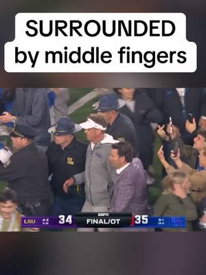 Seemingly perfect execution by these Kentucky students as Lane Kiffin left the field #kentucky #lsu #fans #football #CollegeFootball
