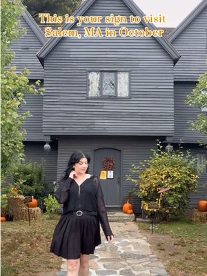 It’s time to book that trip! (If you don’t mind huge crowds) #salem #salemmassachusetts #halloween #hocuspocus #october