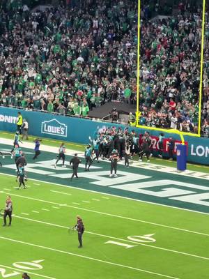 EAGLES FANS LOOK AWAY! 10 SECONDS BETWEEN THESE’S 2 PLAYS! CINEMA IN LONDON 🏈 #eagles #jaguars #nfl @NFL UK & Ireland 