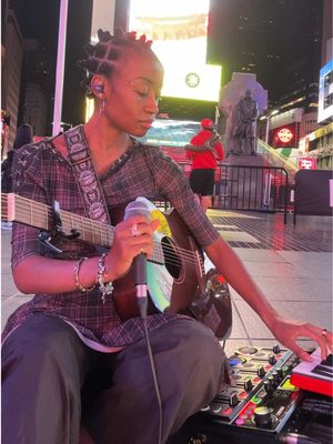 I was in New York City recently and decided to do this one in Times Square. Empire State of Mind 🗽🏙️ #aliciakeys #cover #livelooping #rnb #music @Alicia Keys 