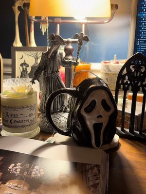 Moody, gloomy, rainy day. Perfect writing ambiance and I’m feeling particularly inspired 😉🖤🤘🏻 ##horrortok #BookTok #writertok #author #wip 