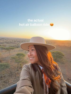 Instagram vs Reality but hot air balloon edition 😂 I’ve NEVER gotten into a hot air balloon like this so I was shocked when the hot air balloon was on its side! A hot air balloon ride over the Serengeti is absolutely worth it though 😍 #tanzania #safari #africansafari #serengeti #hotairballoon 