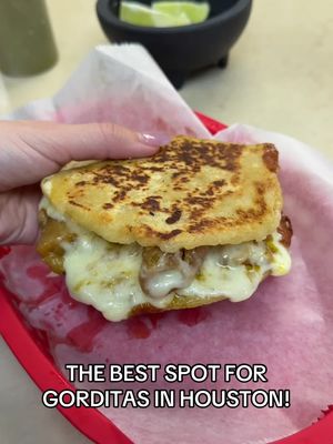🔥 THE BEST SPOT FOR GORDITAS IN HOUSTON 🔥  📍 Aguascalientes is the spot to go for amazing Gorditas 😍 Their chicharron verde Gordita is so so gooood! A must get if you go visit. They also have tacos, tortas, aguas frescas and more!  2809 Broadway St, Houston #houstonfood #houstonfoodie #mexicanfood #mexicanfoodie #htx 