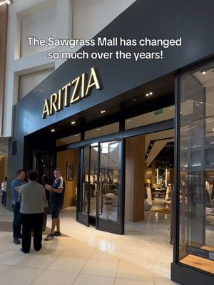 The Sawgrass Mall will probably always be the best Mall in Broward County. It has changed so much over the years, but it always has that nostalgic touch when I was growing up. What are some stores you miss at the Sawgrass Mall?  #BrowardCounty #SawgrassMall #SunriseFlorida #SouthFlorida