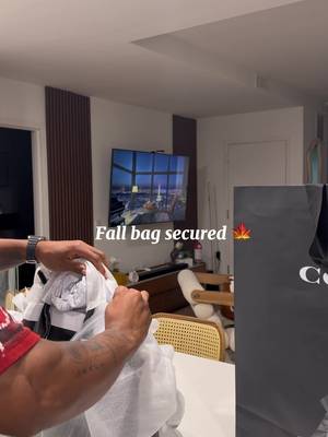 Best fall bag for men? 🍂👀 #MensStyle #FallFashion #CoachBag #mensaccessories 