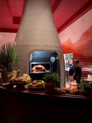 The most beautiful new restaurant in the West Village ✨ Chef Daniel Humm of Eleven Madison Park has opened the stunning @hummrestaurant. Perfect for your next date night 🤎 #NYCRestaurants #NYCFoodie #WestVillage #NYCDateNight #NYCFoodTok