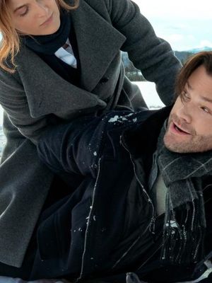 She’s a no-nonsense bodyguard. He’s a charming action star. Protecting him over the holidays is her job. Falling for him? That’s where things get complicated. Starring Leighton Meester and Jared Padalecki, and based on Katherine Center’s bestselling novel The Bodyguard, GUARDING STARS arrives 18 November, only on Netflix.