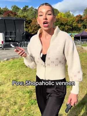 Annonse @visa_no  Tagg din shopaholic-venn som stresser deg 😭 Med Visa kan du i hvert fall føle deg litt tryggere, siden du kan ha mulighet til å benytte chargeback-prosessen dersom noe går galt med et kjøp.   Les mer om hvordan Visa kan hjelpe dersom noe går galt med et kjøp: https://www.visa.no/chargeback.html (https://www.visa.no/chargeback.html)   #reklame #visa #pov #humor