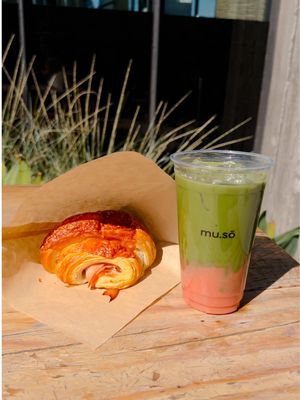 finally got my hands on the guava iced matcha latte from @mu.sō 🍵💗 @Beautypass 