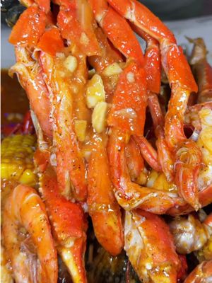 Snow crab lovers, this weather is calling for a seafood boil! 🦀🔥🧈 Grab your favorite people and head to Raising Claw for a delicious feast packed with snow crab and all the flavors you’re craving! 🤤 Tag your seafood buddy and come dig in with us today! 🦀🍤 📍 Raising Claw 13265 Harbor Blvd, Garden Grove, CA 92843 #SnowCrab #SeafoodBoil #seafoodlover #seafoodmukbang 