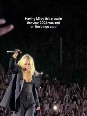 Our childhood selves are screaming 🥹 #mileycyrus #hollywoodbowl #miley #basspersuades #childhoodmemories 