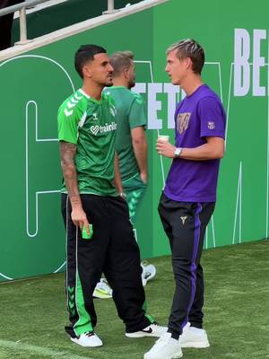 A ☕️ before the showtime. #InsideLALIGA #RealBetisBarça  #DeportesEnTikTok @fcbarcelona @Real Betis Balompié 