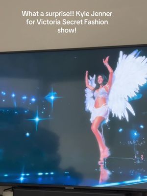 Ahhhh it’s Kyle for Victoria Secret!!! #victoriassecretfashionshow 
