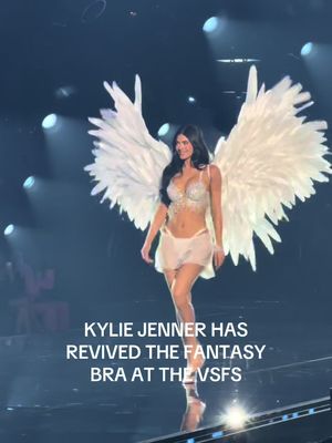 HEY SO THIS IS LEGENDARY!!! #KylieJenner has made a surprise appearance on the #VictoriasSecretFashionShow runway wearing the newly-revived Fantasy Bra!!! #vsfs2026