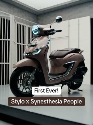 Ternyata ada yang bisa “lihat” warna dari nada?! 👀🎶 Minho makin kagum pas tau warna Stylo ini datang dari nada-nada retro. 🎨 Penasaran sama experience nya? Klik “Experience Synesthesia” di link bio! #Stylo160 #Synesthesia #Music #soundviral #fyp 