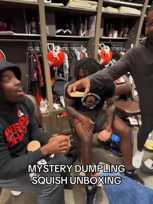 “come and get it” - Dylan Sampson 🥟 #mysterydumpling #squishyunboxing #clevelandbrowns #mysterybox #squishy 