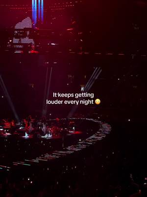 Sooooo is Harry gonna sing it with us at Harryween orrr….  #harrystyles #5sos #togethertogether #harrystylesvids #nyc 