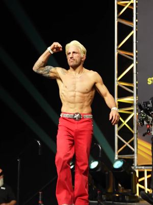 O bicho vai pegar na luta principal! 🚨 🇦🇺 Alexander Volkanovski e Movsar Evloev 🇷🇺 disputam o cinturão do peso-pena no #UFC333! 🏆 [ Sábado (24) | Ao vivo a partir das 10h SOMENTE no @ParamountPlusEsportes ]