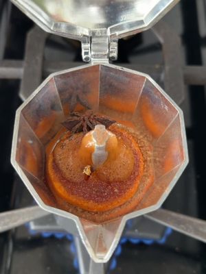 Orange Spice Moka Pot 🍊☕️ Orange, raw sugar, star anise & cinnamon create a delicious warming coffee as the weather cools! #coffee #espresso #coffeevibes #mokapot #pullandpour