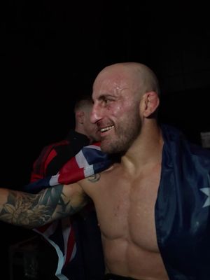 O campeão acabou com a luta rápido e aprovou! ✅ Se liga no recado do Alexander Volkanovski! 🗣️ [ #UFC333 | @ParamountPlusBR ] #UFC #MMA #TikTokEsportes