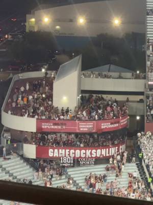There was no way these Gamecock fans were gonna miss out on rushing the field 😂 • • • • • • • • #SpursUp🤙 #SouthCarolina #USC #CFB #CollegeFootball