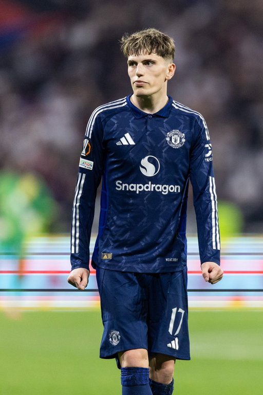 🚨 Alejandro Garnacho’s message to Manchester United: "Chelsea or I stay here and don't play football for 6-12 months.” [@FabrizioRomano, @DAZNFootball] #mufc 