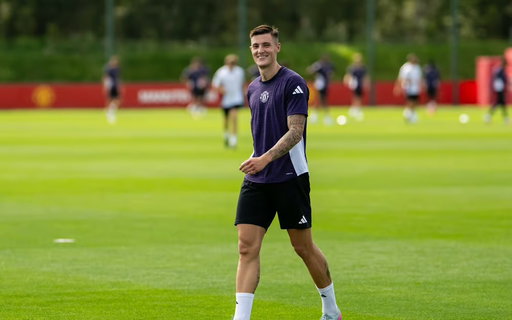 🚨 Sesko played his first game for #mufc on Sunday, featuring against the under-21s on a training pitch at Carrington. [@lauriewhitwell] 