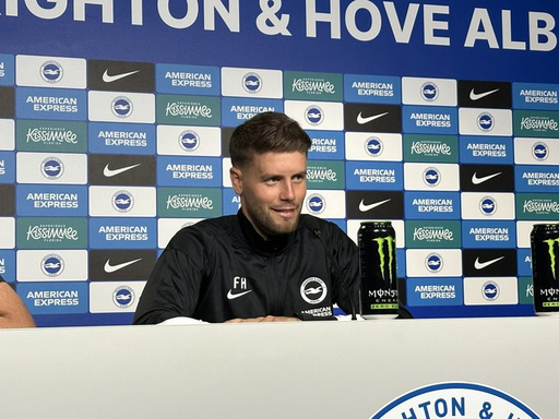 🚨🇨🇲 | JUST IN: Brighton head coach Fabian Hurzeler says he's very confident Carlos Baleba [#MUFC target] will be with Brighton this season.

Says he is enjoying being Brighton player. He is an option to start vs Fulham tomorrow.

🗞 @johnnycantor_ 