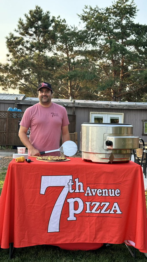 “Pizza and golf! That’s what Minnesota does!”

- @7thavenuepizza 