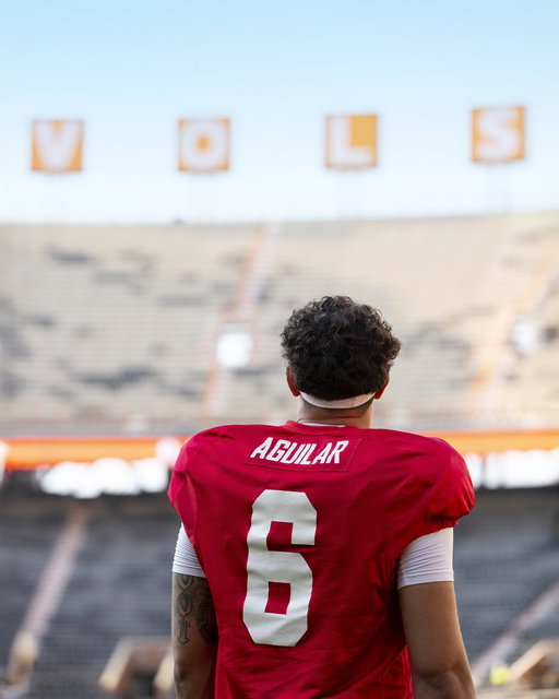 At the helm.

@Jooey16_ | #GBO🍊 