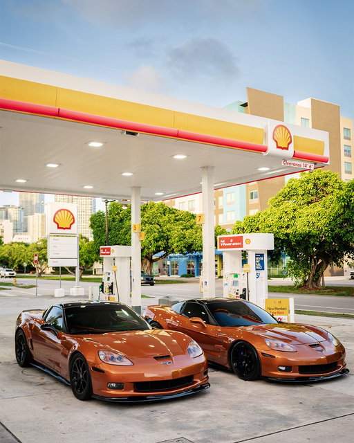 Are we seeing double, or is Alex twinning at the pump again? 🤣

#PullUpAtShell

📸 IG: driven_by_alex_ 