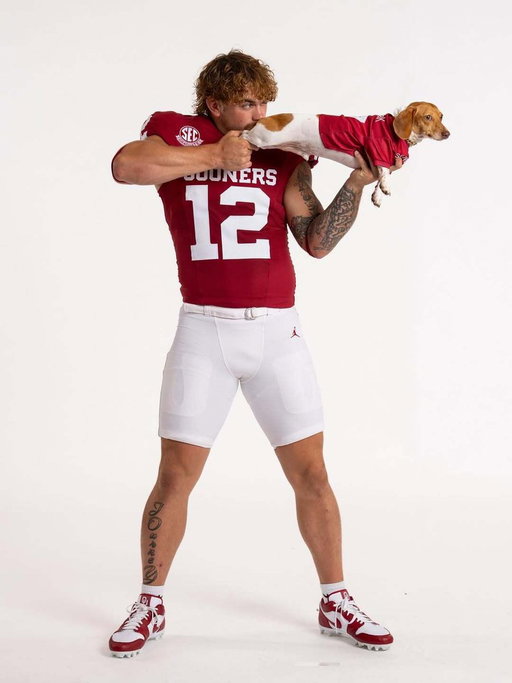 If I send you this that means I'm locked and loaded for CFB season 🌭🔒

(via @KanakJaren) 