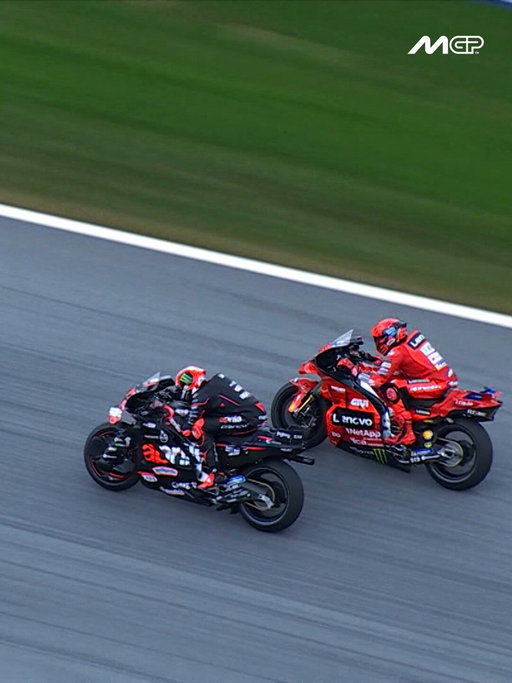 Now THIS is a battle 😳 @MotoGP 

@marcmarquez93 ⚔️ @Marco12_B 