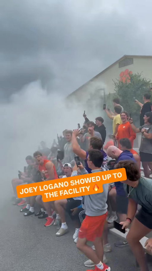 Always great to have another champion in the building 🤝 @joeylogano 