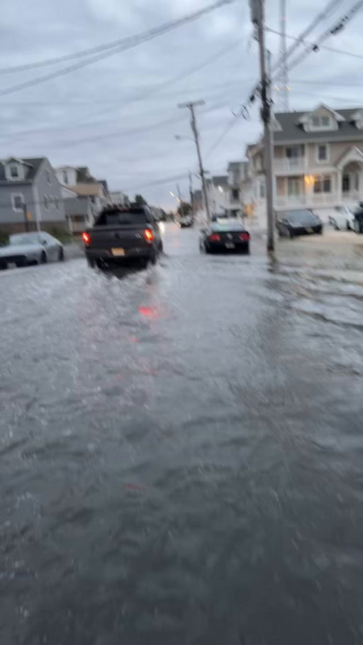 No filming tonight as we wait for the Chicago crew to get back from Camp Barstool. In the meantime we are stuck in a flood @stoolbeachhouse @oonacmccaughan 