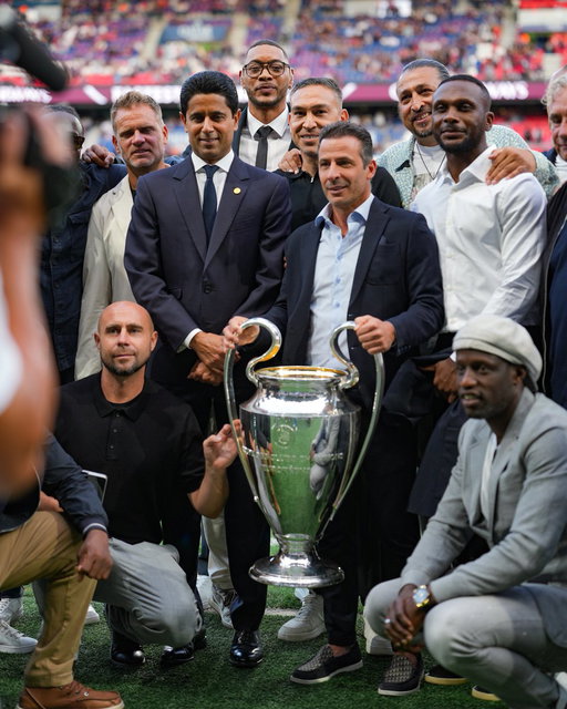 Les légendes du @PSG_inside avec le trophée de la @ChampionsLeague 🤩🏆

#PSGSCO 