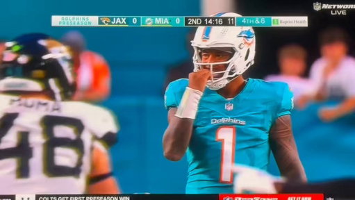 The Tua -> Malik Washington connection continues on this 4th down conversion. 