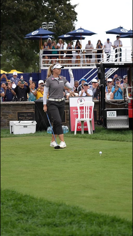 T1 going into the Final Round. 🙌🇨🇦

@BrookeHenderson shot a 65 today and the #BrookeBrigade loved every second of it. 👏 