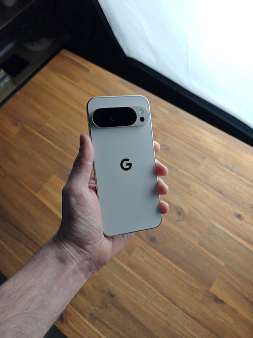 Pixel 10 Pro XL in the house.

Let me know what you wanna see in the full review! 